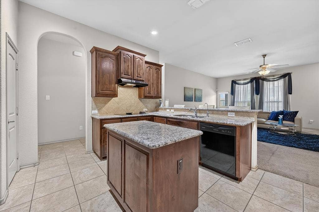1107 Fairhaven Drive, Glenn Heights, TX 75154 1107 Fairhaven Drive, Glenn Heights, TX 75154