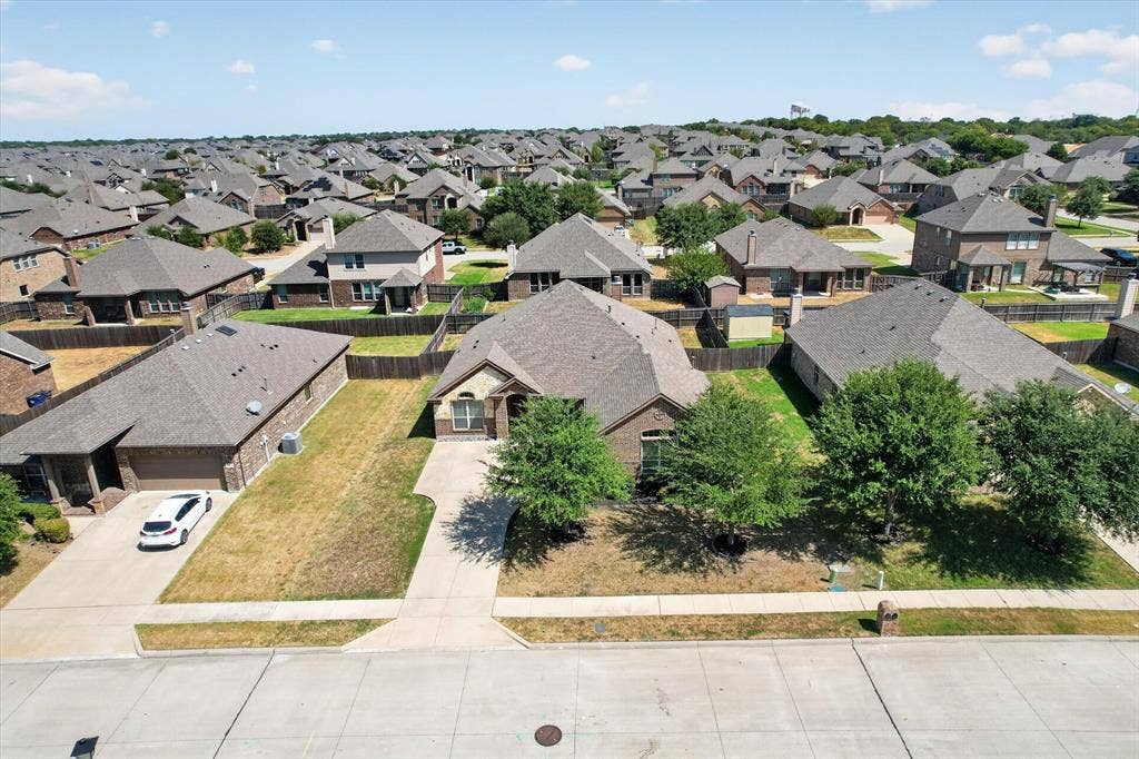 1107 Fairhaven Drive, Glenn Heights, TX 75154 1107 Fairhaven Drive, Glenn Heights, TX 75154
