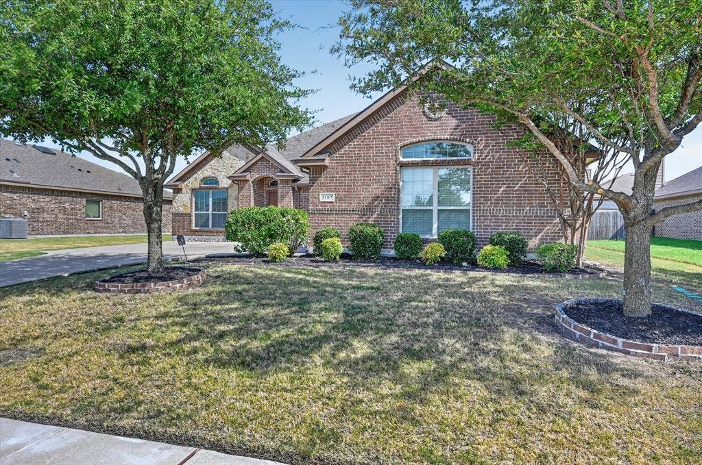 1107 Fairhaven Drive, Glenn Heights, TX 75154 1107 Fairhaven Drive, Glenn Heights, TX 75154