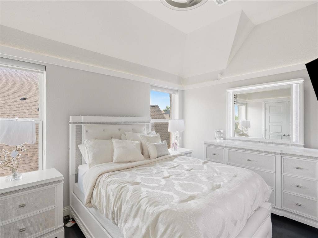 3505 Wycliff Avenue, McKinney, TX 75071 Vaulted ceiling with crown molding