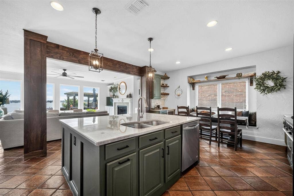 4016 Stone Haven Drive, Garland, TX 75043 Kitchen featuring a central island with an undermount sink, pendant lighting, and recessed ceiling lights