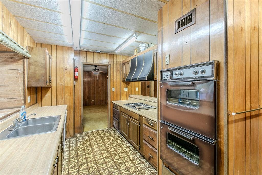 5749 S Rock Creek Loop, Waco, TX 76708 5749 S Rock Creek Loop, Waco, TX 76708