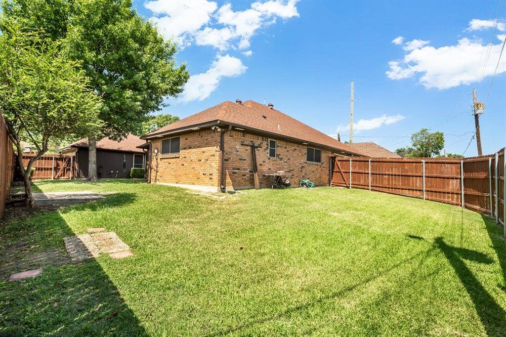 2407 Briarcliff Drive, Irving, TX 75062 2407 Briarcliff Drive, Irving, TX 75062