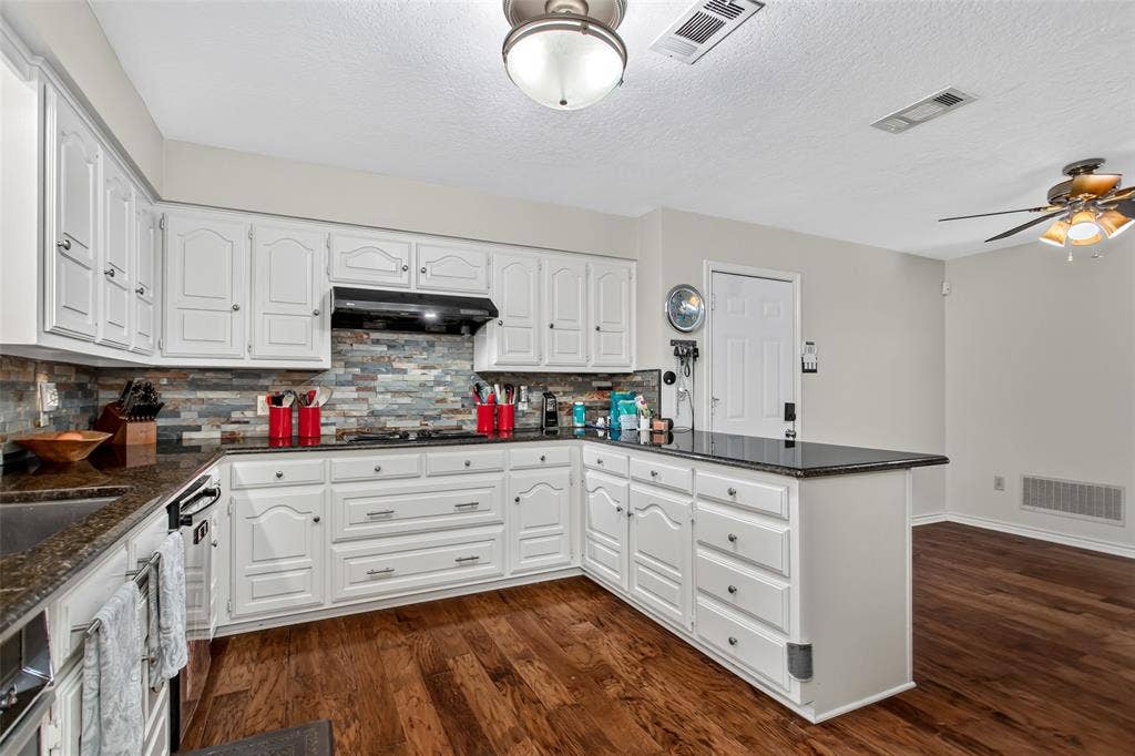 2407 Briarcliff Drive, Irving, TX 75062 2407 Briarcliff Drive, Irving, TX 75062