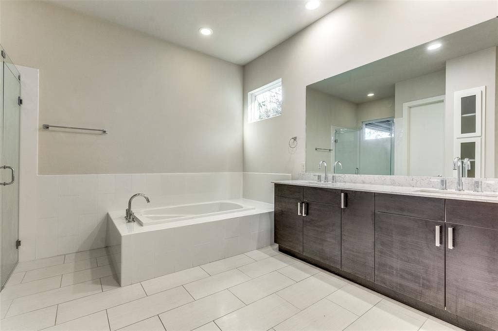 Primary En Suite