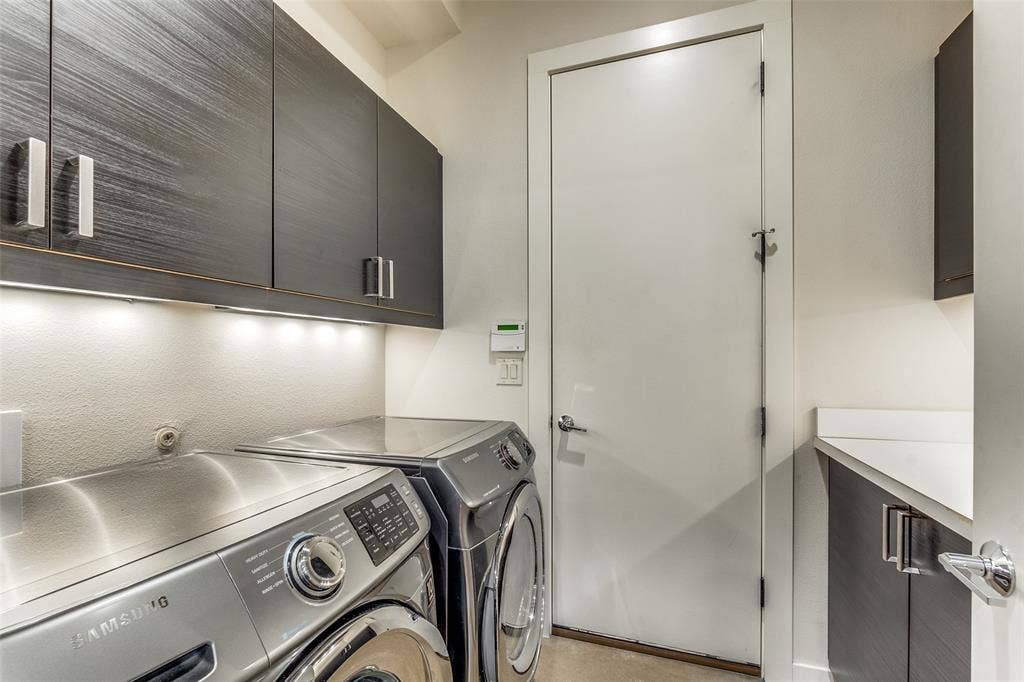 Utility Room-Washer and Dryer stay