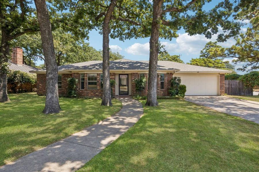 Property photo for 2701 Baldwin Drive, Arlington, TX