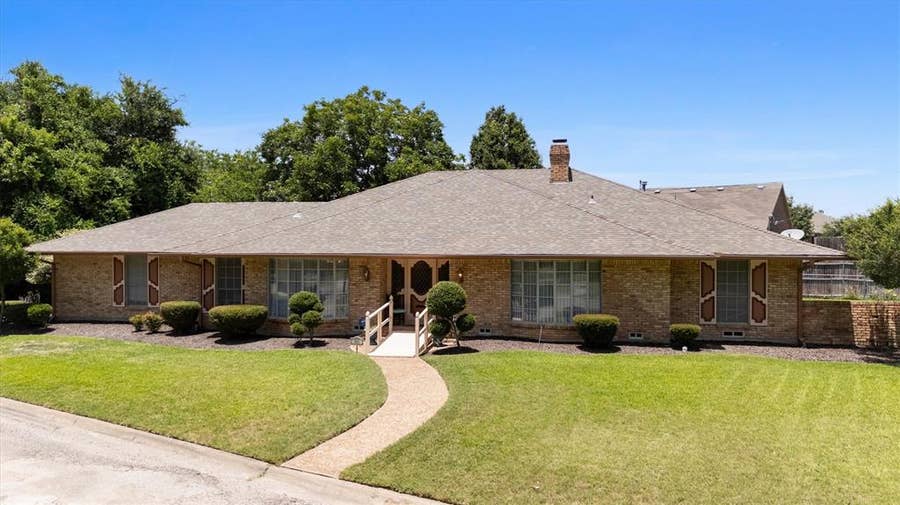 Property photo for 501 Jouette Street, Farmersville, TX