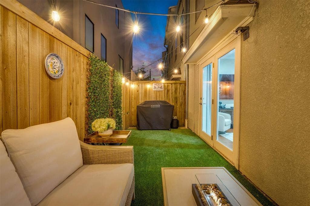 4242 Travis Street, #102, Dallas, TX 75205 Outodoor patio off the living room.