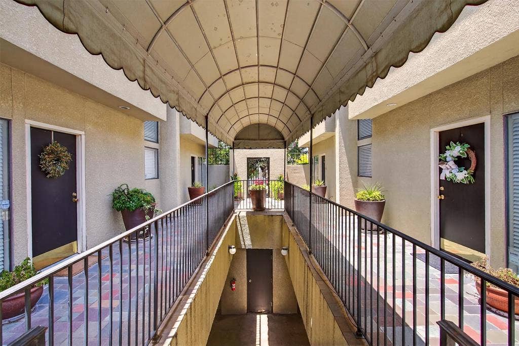 4242 Travis Street, #102, Dallas, TX 75205 Courtyard and stairs to garage downstairs.