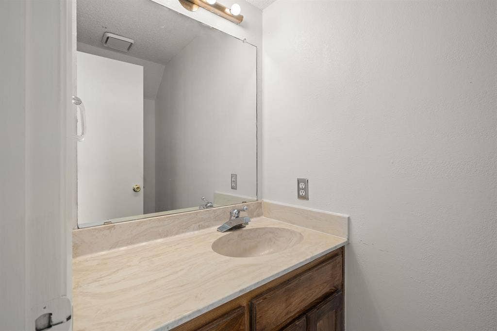 929 W Hickory Street, #A2, Denton, TX 76201 929 W Hickory Street, #A2, Denton, TX 76201