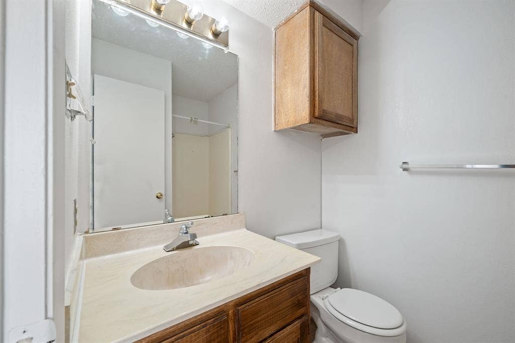 929 W Hickory Street, #A2, Denton, TX 76201 929 W Hickory Street, #A2, Denton, TX 76201