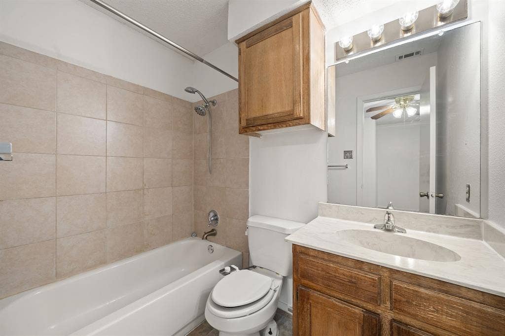 929 W Hickory Street, #A2, Denton, TX 76201 929 W Hickory Street, #A2, Denton, TX 76201