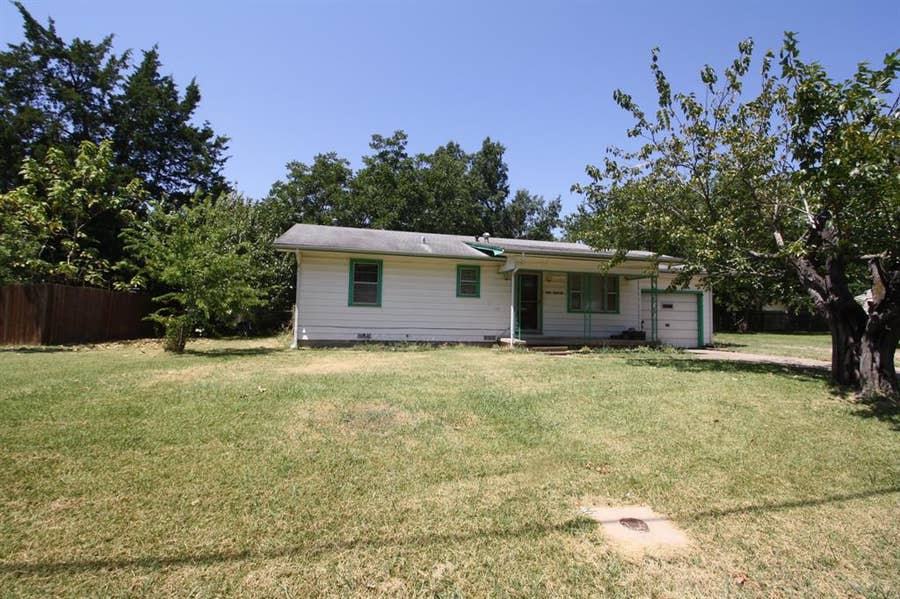Property photo for 306 S Austin Street, Wolfe City, TX