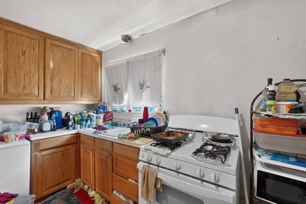 2225 Mayfair Street, Ennis, TX 75119 2225 Mayfair Street, Ennis, TX 75119