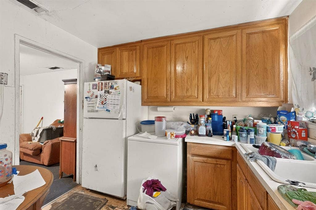 2225 Mayfair Street, Ennis, TX 75119 2225 Mayfair Street, Ennis, TX 75119