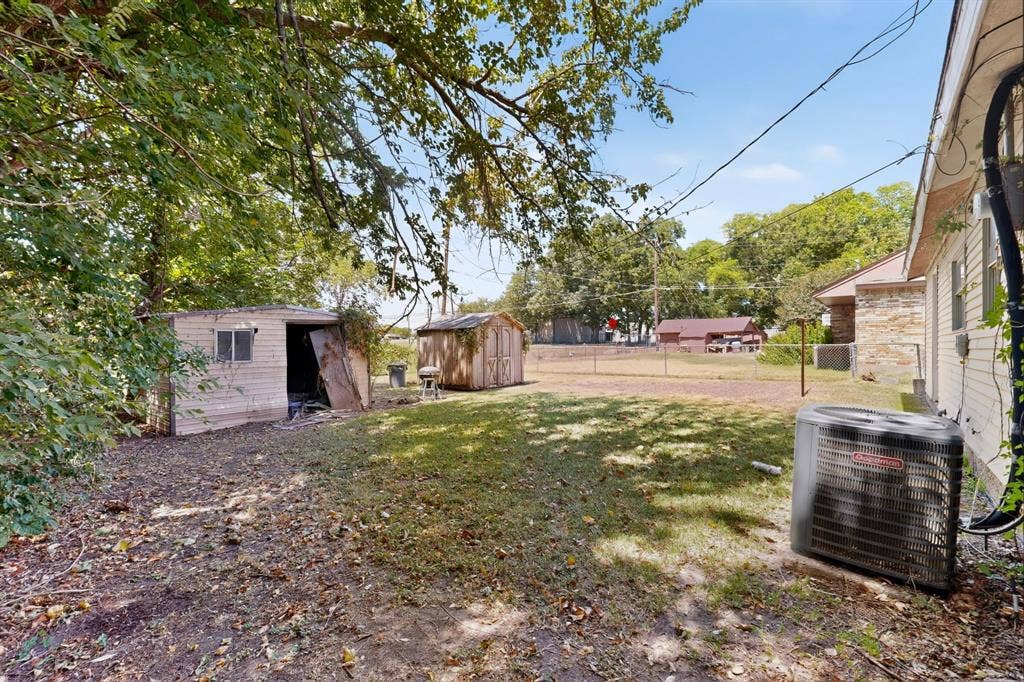 2225 Mayfair Street, Ennis, TX 75119 2225 Mayfair Street, Ennis, TX 75119