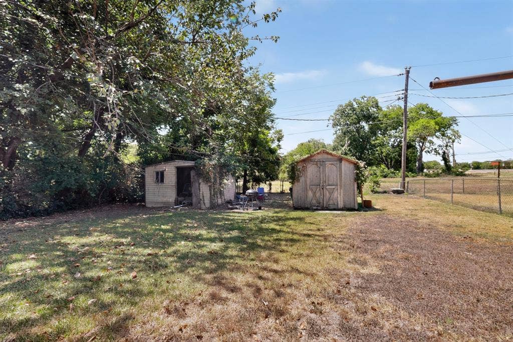 2225 Mayfair Street, Ennis, TX 75119 2225 Mayfair Street, Ennis, TX 75119