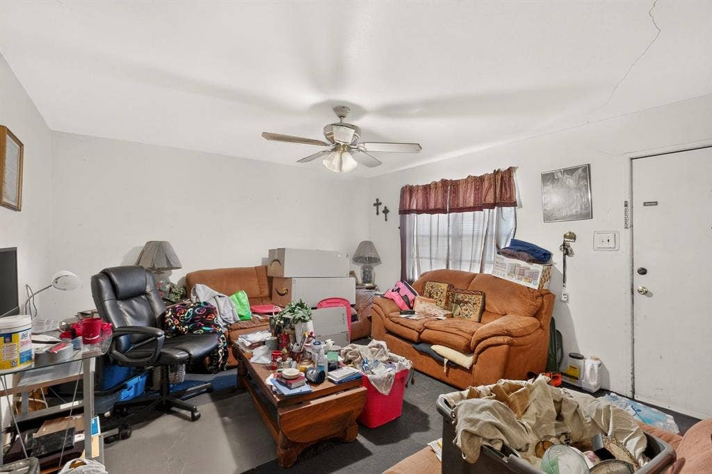 2225 Mayfair Street, Ennis, TX 75119 2225 Mayfair Street, Ennis, TX 75119