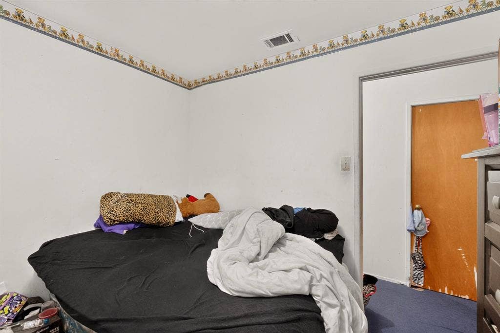 2225 Mayfair Street, Ennis, TX 75119 2225 Mayfair Street, Ennis, TX 75119