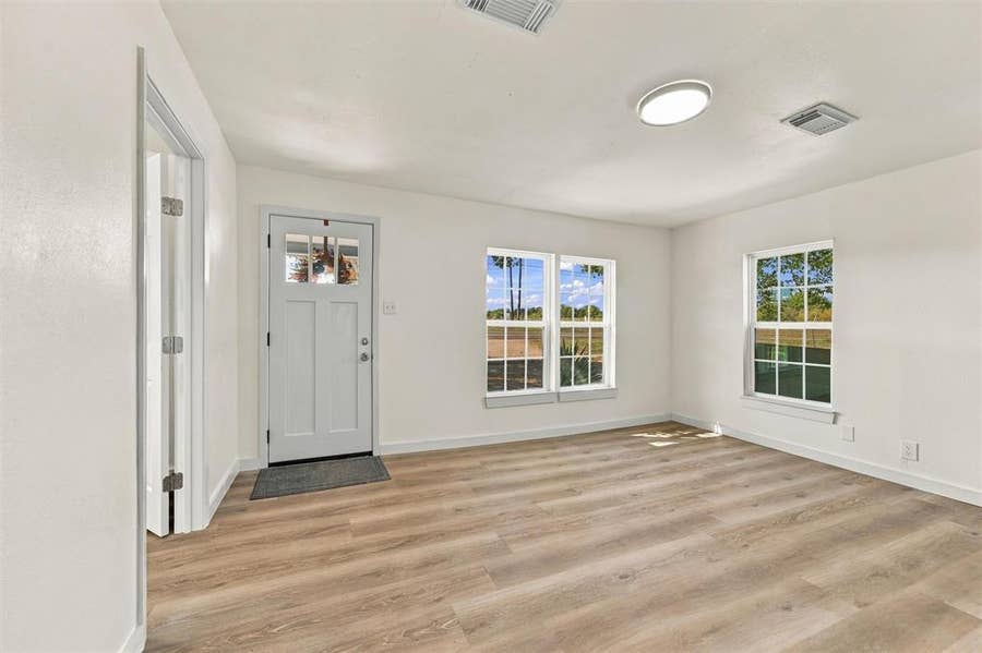 Property photo for 2605 Howard Road, Waxahachie, TX