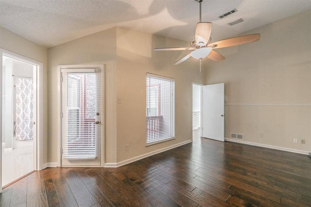 400 S Fielder Road, Arlington, TX 76013