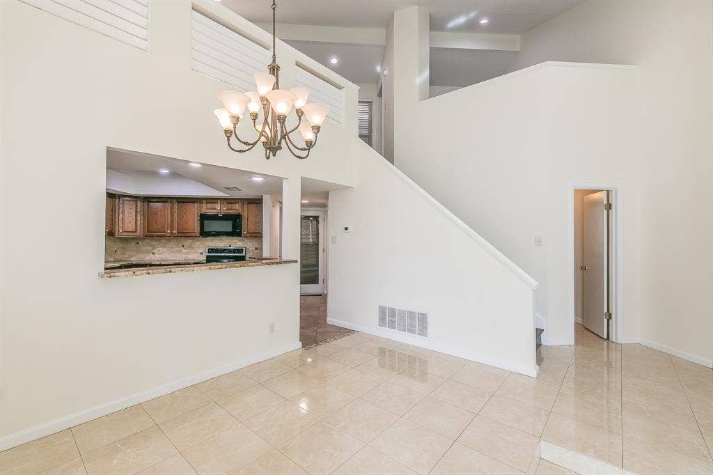 400 S Fielder Road, Arlington, TX 76013