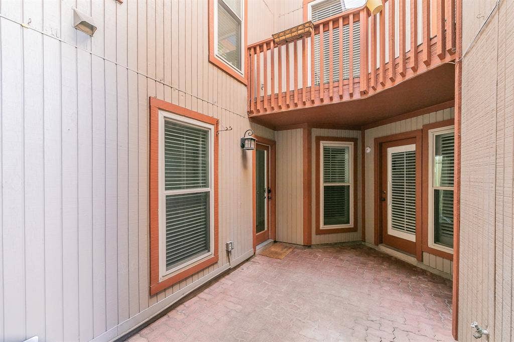 400 S Fielder Road, Arlington, TX 76013