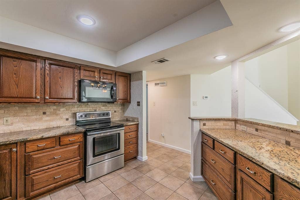 400 S Fielder Road, Arlington, TX 76013