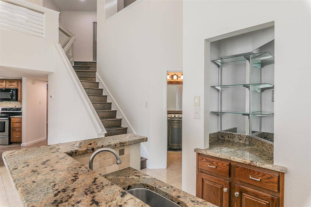 400 S Fielder Road, Arlington, TX 76013