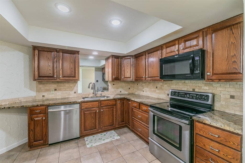400 S Fielder Road, Arlington, TX 76013
