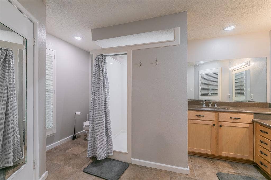 400 S Fielder Road, Arlington, TX 76013