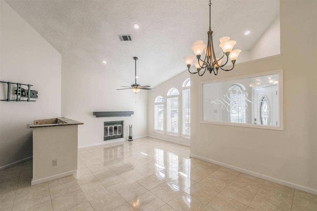 400 S Fielder Road, Arlington, TX 76013