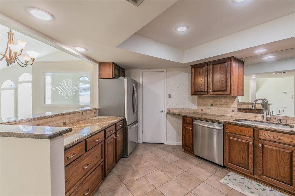 400 S Fielder Road, Arlington, TX 76013