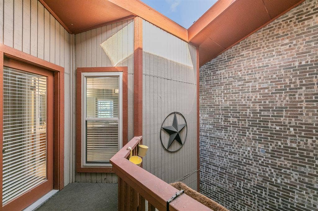 400 S Fielder Road, Arlington, TX 76013
