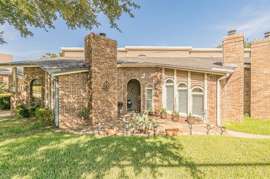 Property photo for 400 S Fielder Road, Arlington, TX