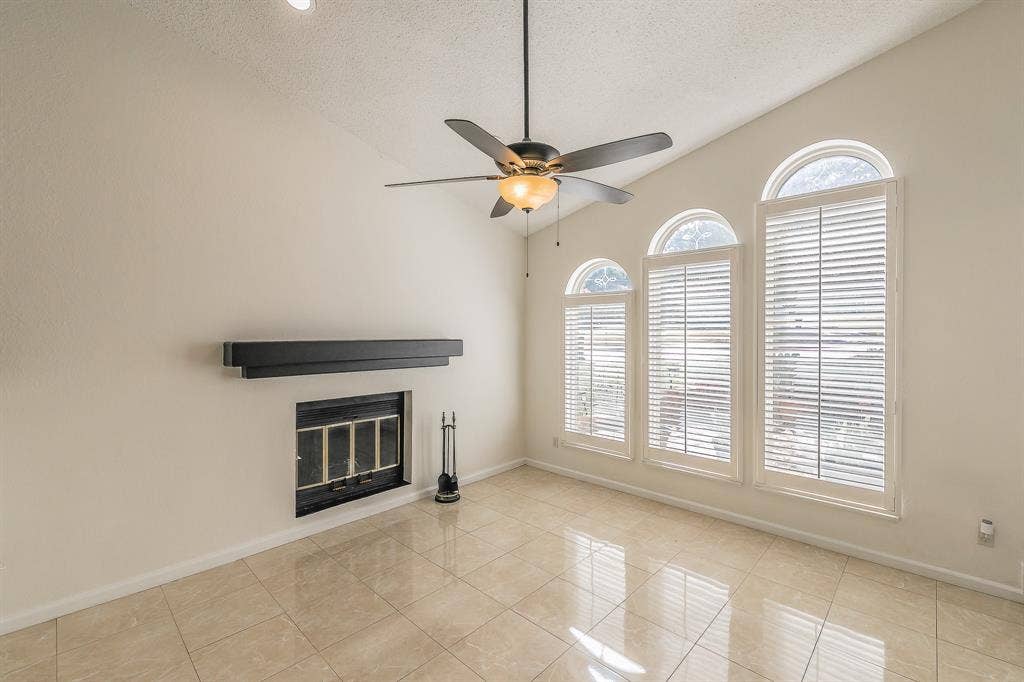 400 S Fielder Road, Arlington, TX 76013