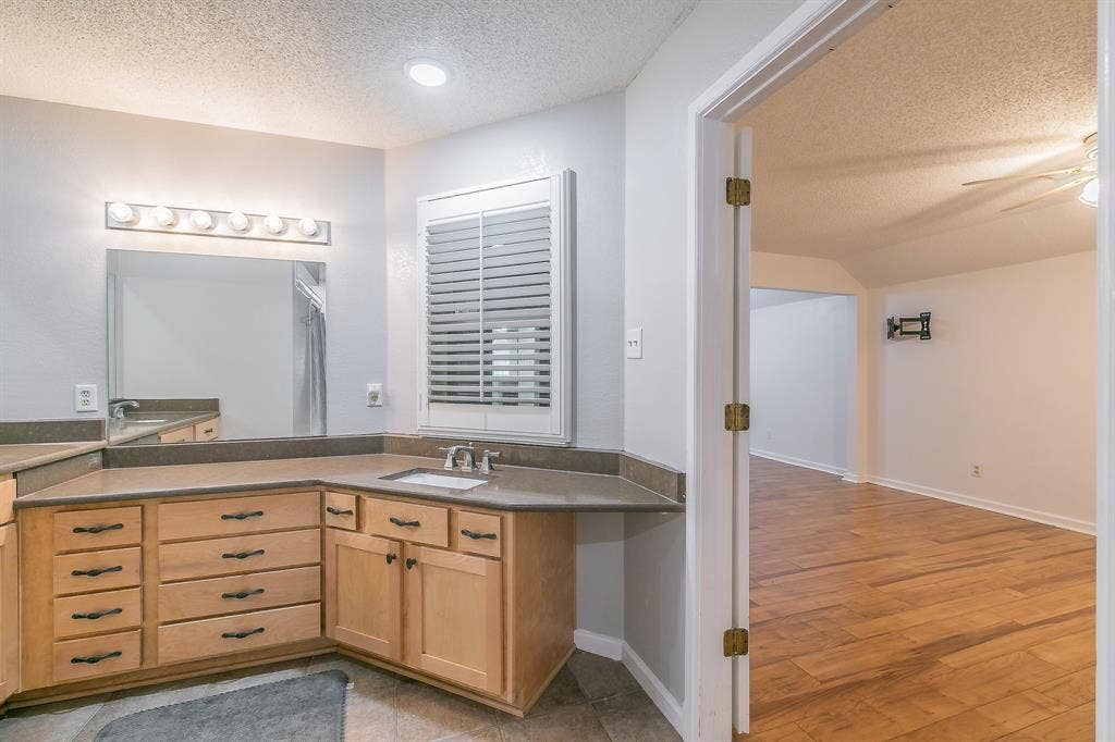 400 S Fielder Road, Arlington, TX 76013