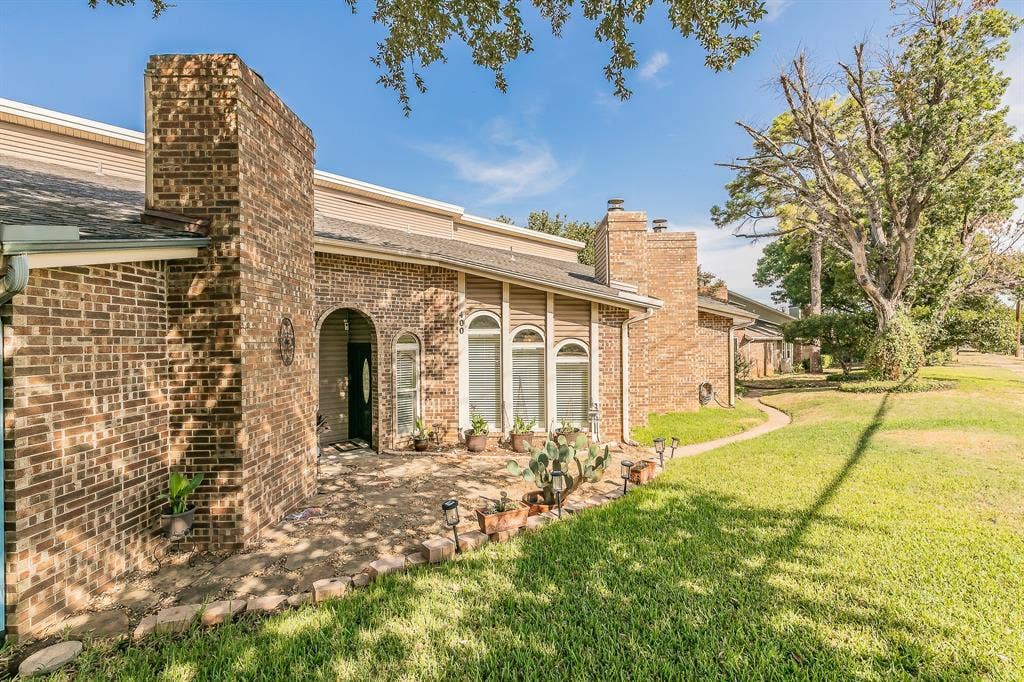 400 S Fielder Road, Arlington, TX 76013