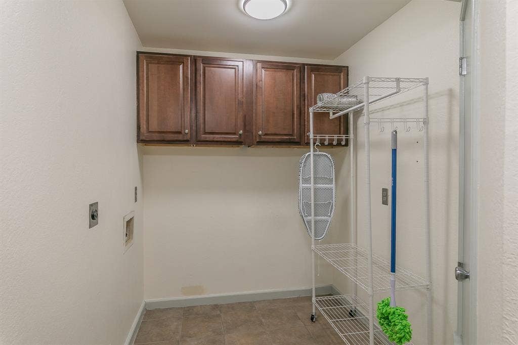 400 S Fielder Road, Arlington, TX 76013