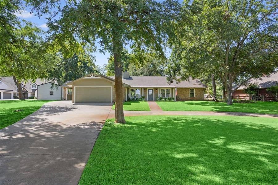 Property photo for 172 Brazos Point Drive, Waco, TX