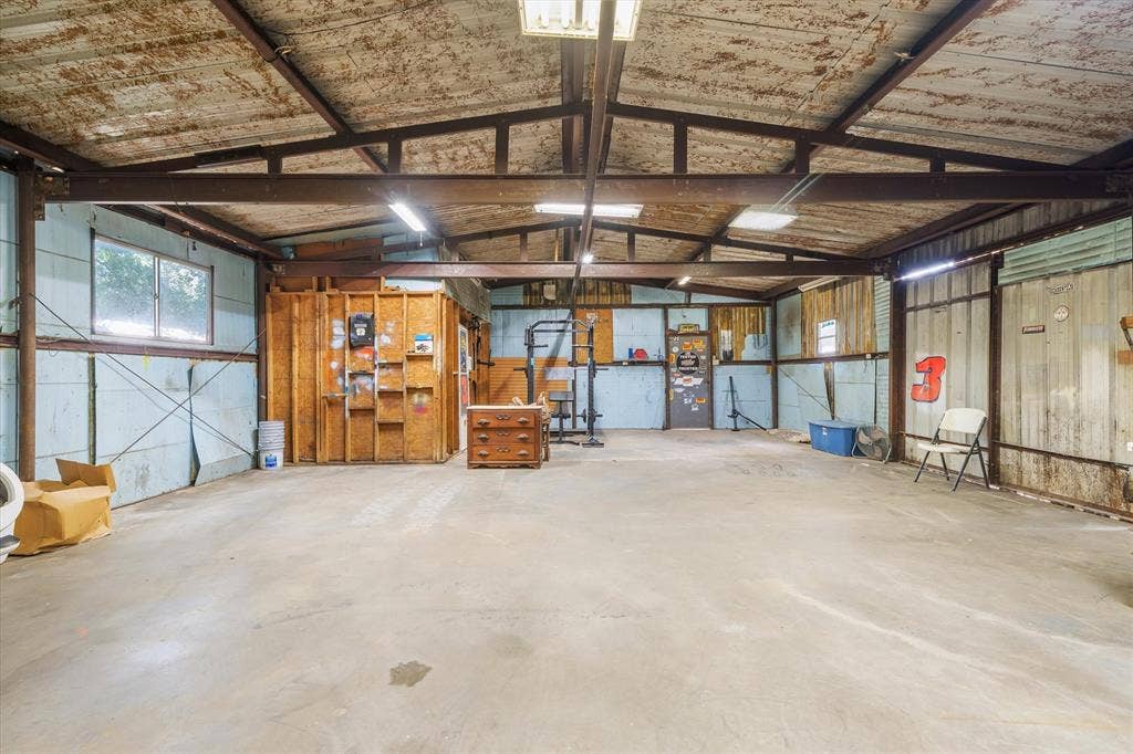 2941 Trey Circle, Athens, TX 75752 Great workspace with its own drive up to the bay door.