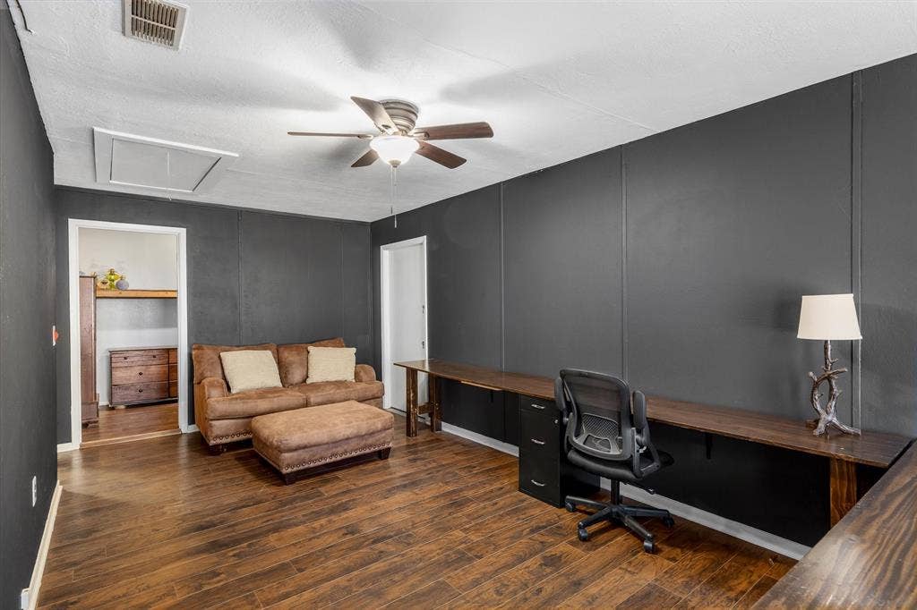2941 Trey Circle, Athens, TX 75752 Perfect for a 2nd living room, studio or office