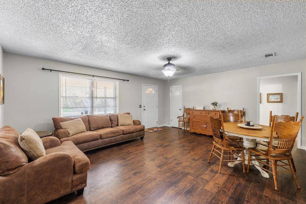 2941 Trey Circle, Athens, TX 75752 Full view of this large living room