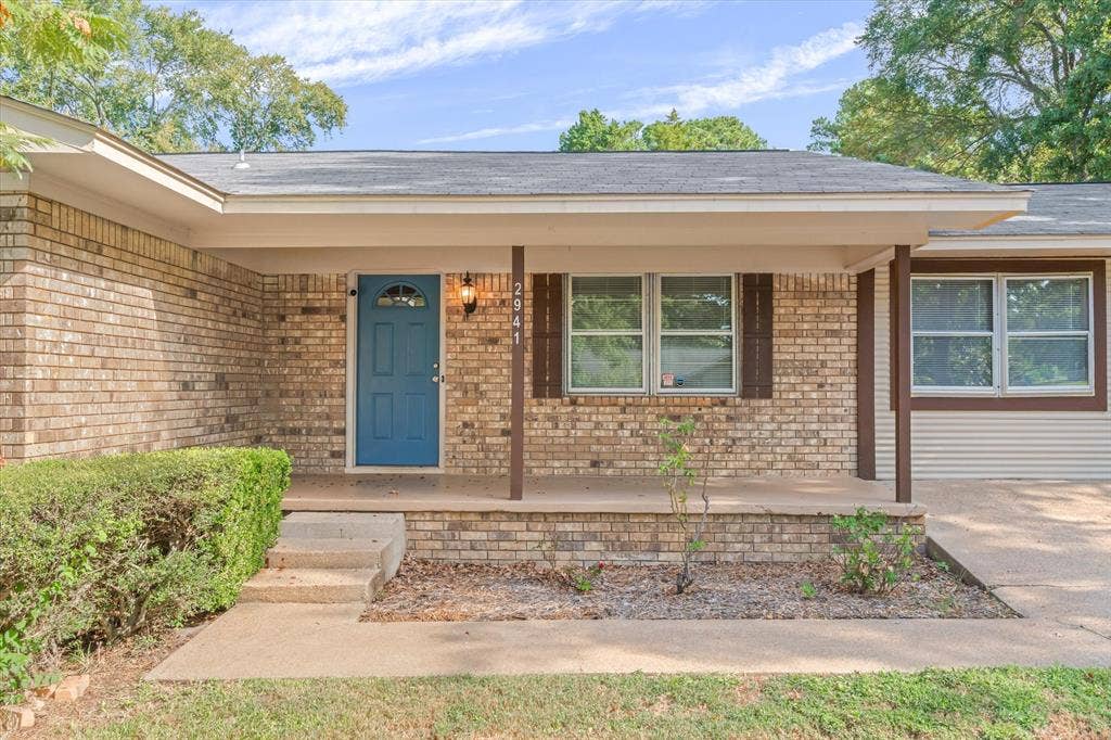 2941 Trey Circle, Athens, TX 75752 Step inside this very well maintained home