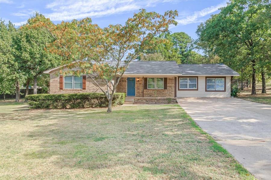 Property photo for 2941 Trey Circle, Athens, TX