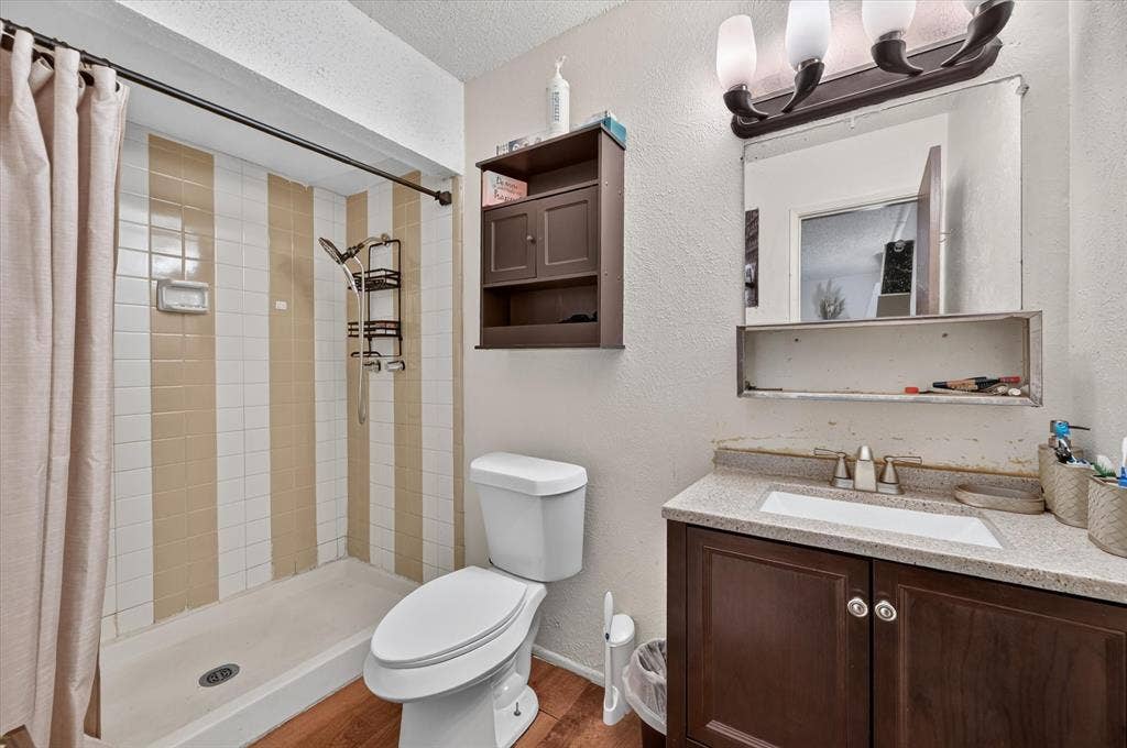 7131 Nutmeg Lane, Dallas, TX 75249 7131 Nutmeg Lane, Dallas, TX 75249