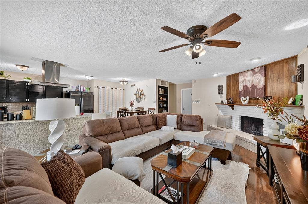 7131 Nutmeg Lane, Dallas, TX 75249 7131 Nutmeg Lane, Dallas, TX 75249