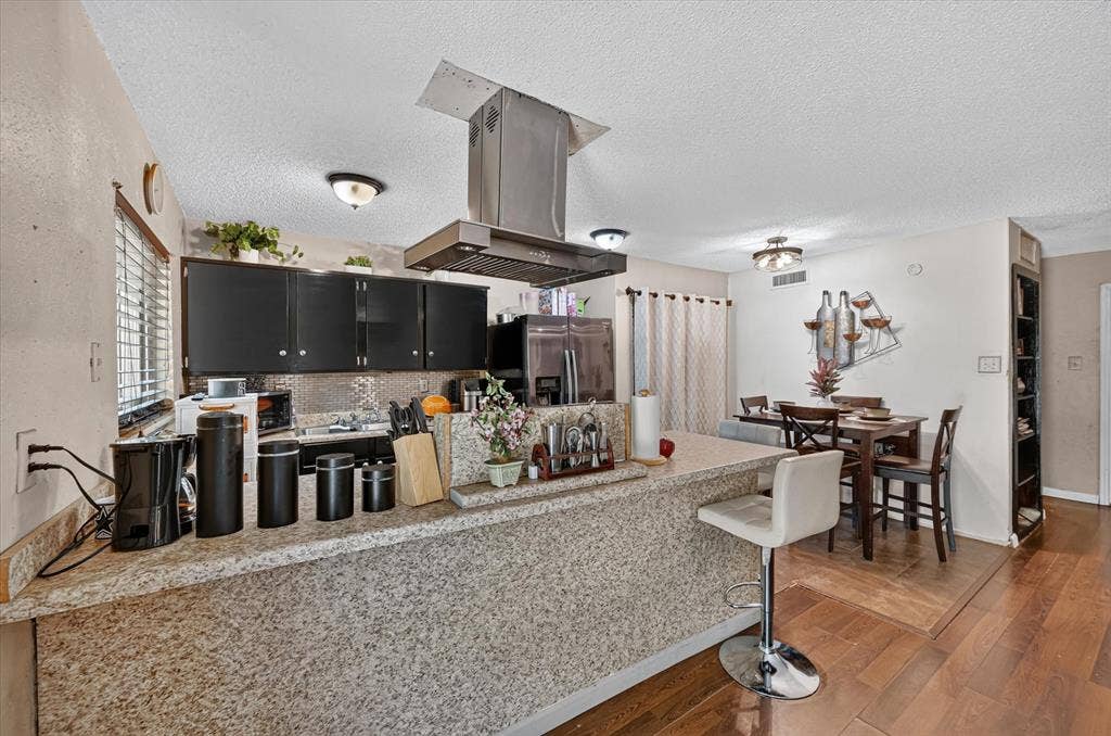 7131 Nutmeg Lane, Dallas, TX 75249 7131 Nutmeg Lane, Dallas, TX 75249