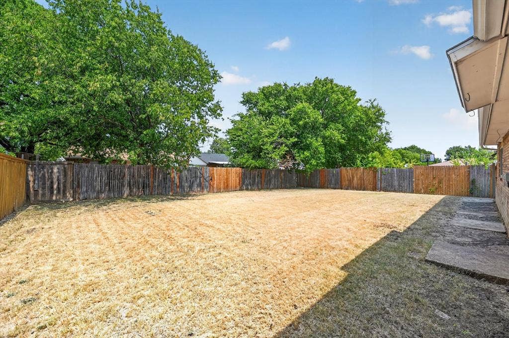 7131 Nutmeg Lane, Dallas, TX 75249 7131 Nutmeg Lane, Dallas, TX 75249